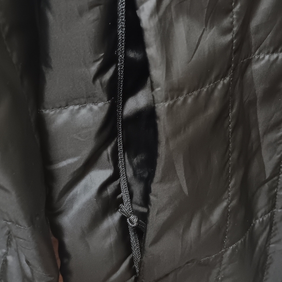 Women's North face quilted, pull overcoat. - Picture 4 of 5